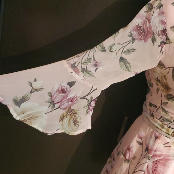 Floral Romper ๐๐ - Picture 4 of 8